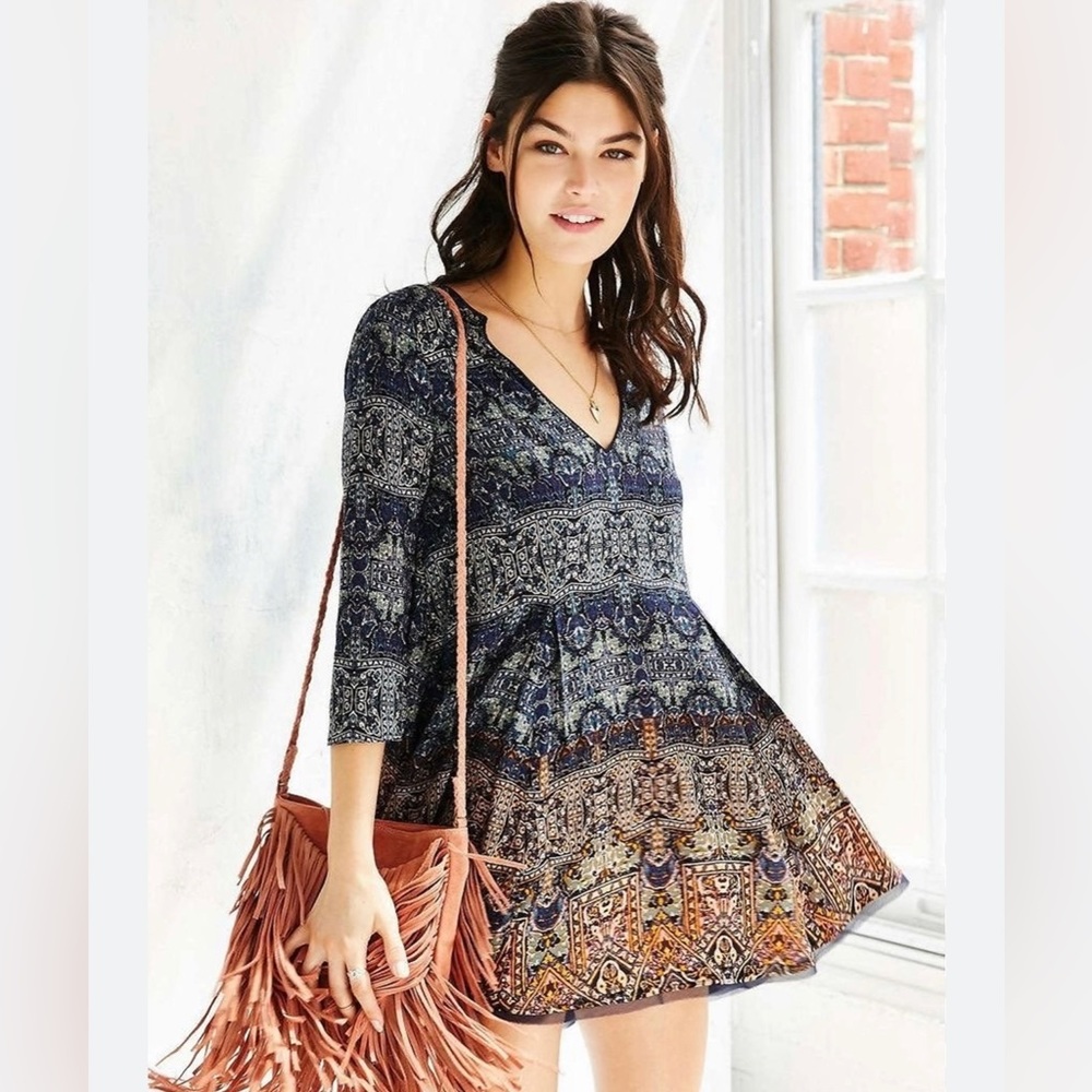 Urban Outfitters Ecote Boho Patterned‎ Dress Flowy 3/4 Length Sleeve V-Neck Sz M